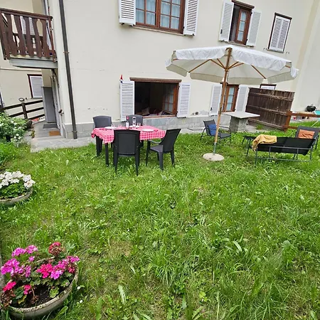 Accogliente Casa Con Giardino Апартаменти *