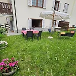 Accogliente Casa Con Giardino Апартаменти *